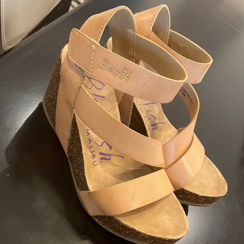 Blowfish EUC Tan Wedges